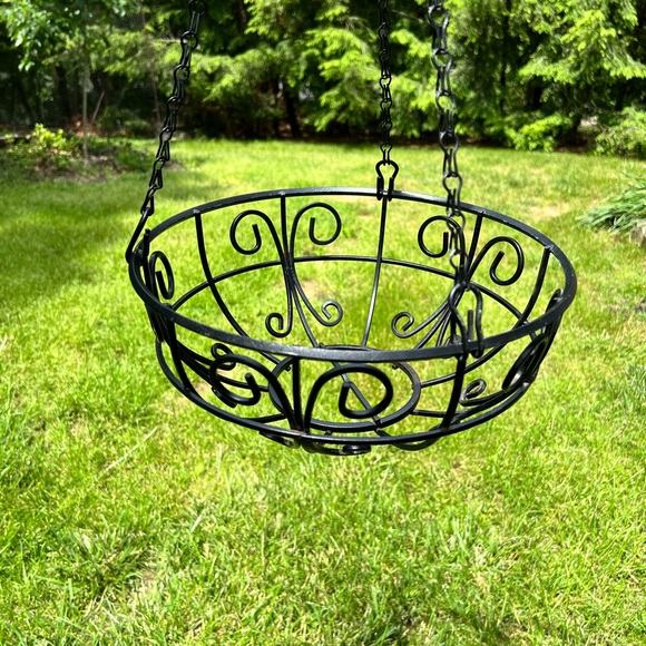 Vintage black heavy metal hanging basket outdoors - Picture 6 of 9